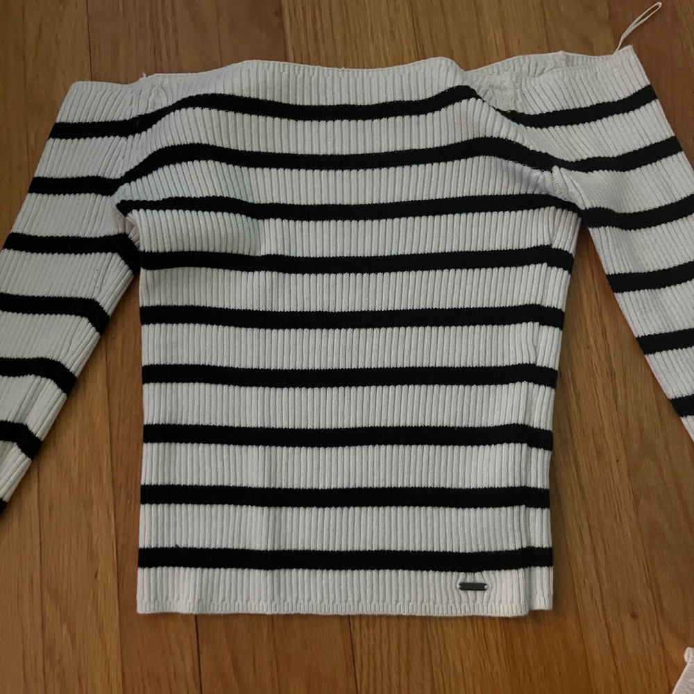 Hollister off the shoulder cropped long sleeve